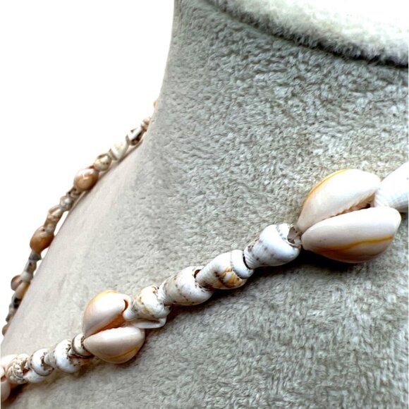 Vintage Boho Seashell Beaded Necklace    A5 - Picture 5 of 13